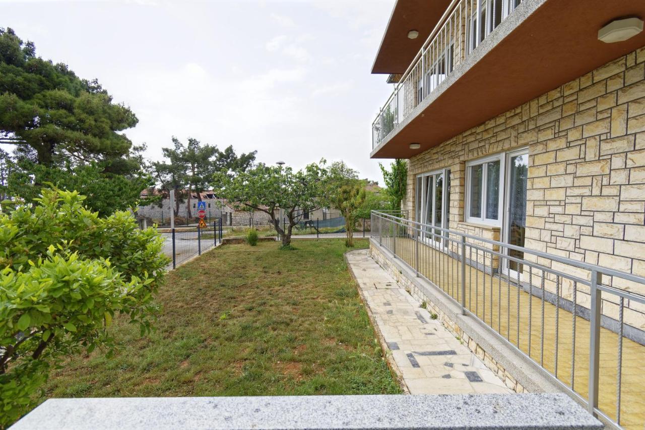 Apartment Patrik By Rent Istria Umag Exterior photo